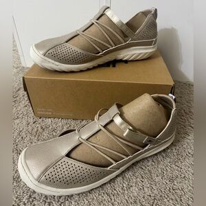 Jambu Women's Taupe and Cream Sneaker/sandles